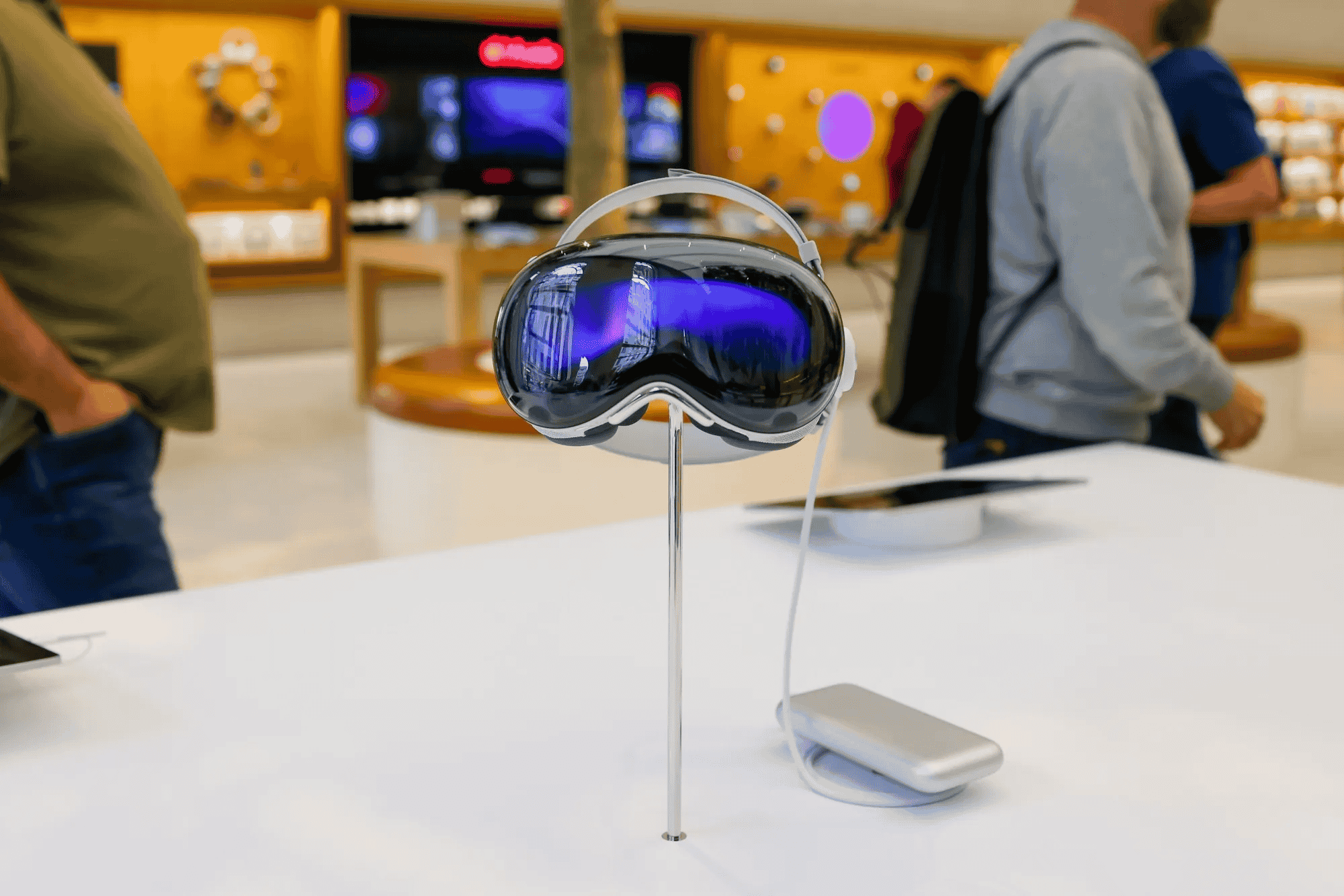 اپل به‌جای بازطراحی Vision Pro، روی عینک‌های هوشمند جدید خود تمرکز کرده است.