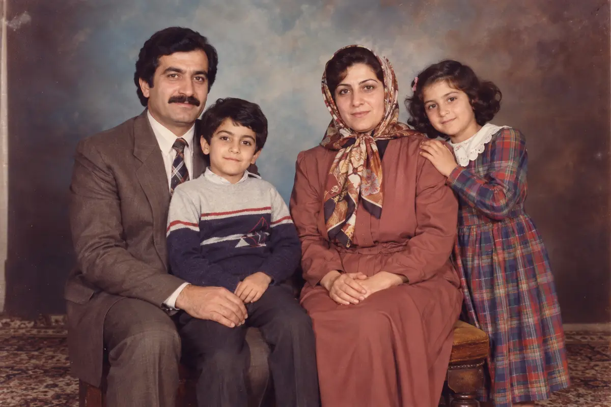 پرتره خانوادگی دهه ۸۰ ساخته‌شده با هوش مصنوعی